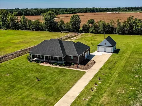 109 Chayleajace Ln, Pembroke, NC 28372