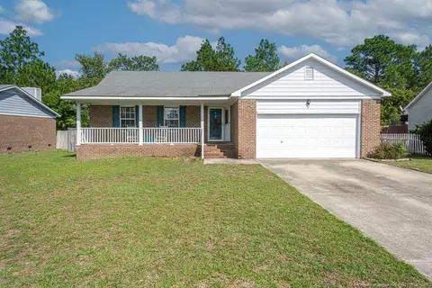 934 Alexwood Dr, Hope Mills, NC 28348