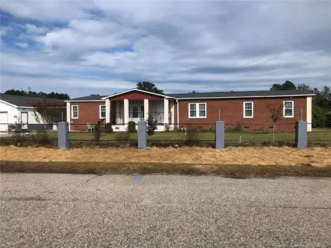 115 Seaney Dr, Lumberton, NC 28358