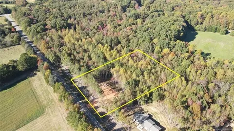 245 Cagle Rd, Seagrove, NC 27356