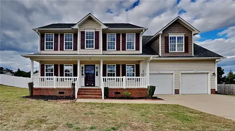 51 Silverthorne Dr, Sanford, NC 27332