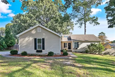 5806 Weatherford Rd, Fayetteville, NC 28303