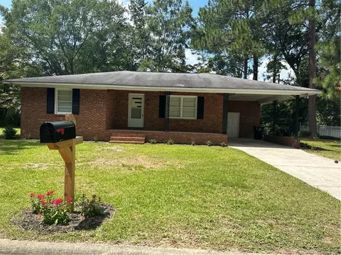 210 Saratoga St, Red Springs, NC 28377