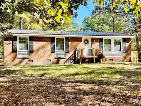 243 Moore St, West End, NC 27376