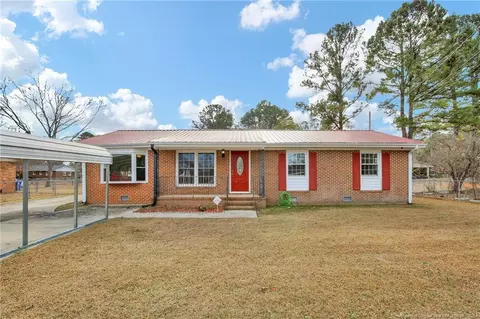 711 Regina Dr, Spring Lake, NC 28390