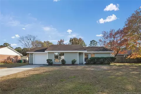 5547 Heather St, Hope Mills, NC 28348