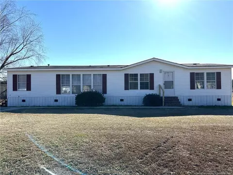 25 Conatser Dr, Parkton, NC 28371