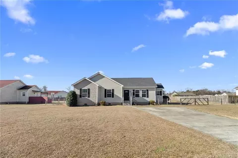 156 Vermilion Dr, Parkton, NC 28371