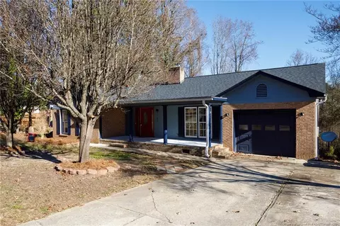 5705 Weatherford Rd, Fayetteville, NC 28303