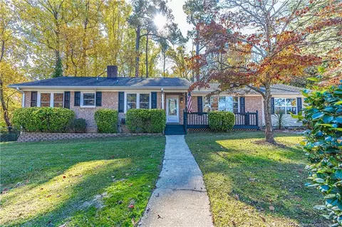 6401 Fenwick Pl, Fayetteville, NC 28303