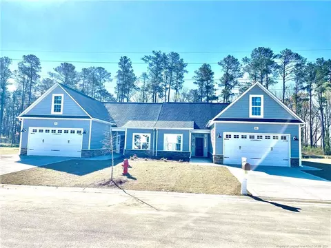 212 Oak Pointe Cir, Lumberton, NC 28358