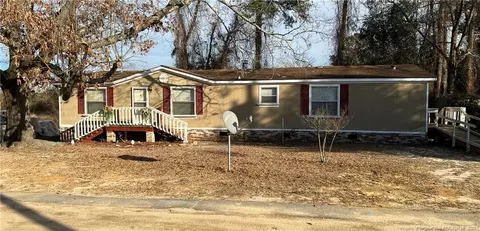 504 Cypress St, Roseboro, NC 28382