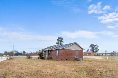 724 Brookfield Dr, Pembroke, NC 28372