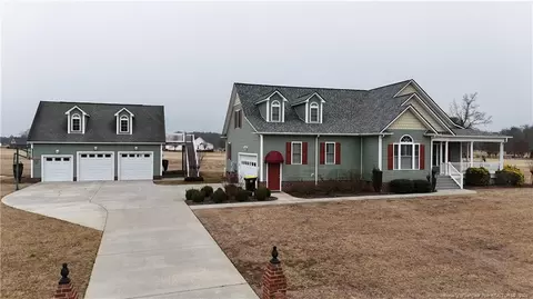 696 Challenge Club Dr, Clinton, NC 28328