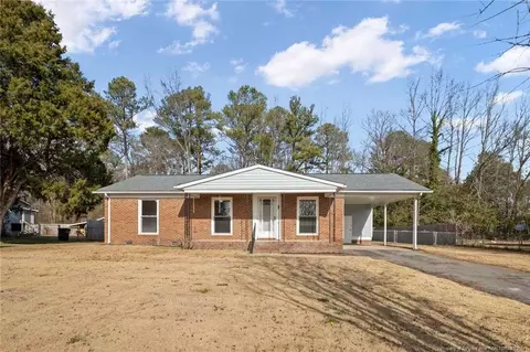 98 Lakeview Dr, Spring Lake, NC 28390