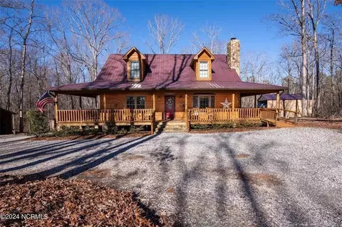 3022 Plank Rd, Robbins, NC 27325