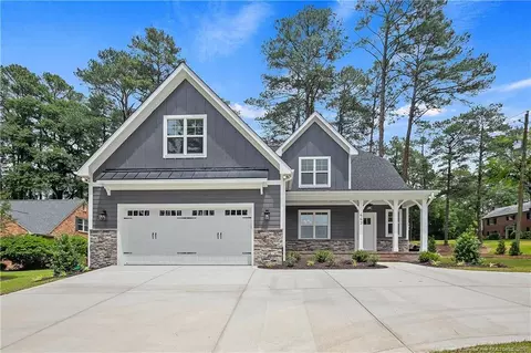 443 Holly Ln, Fayetteville, NC 28305