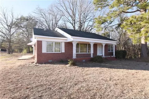 3176 E Davis Rd, Fairmont, NC 28340