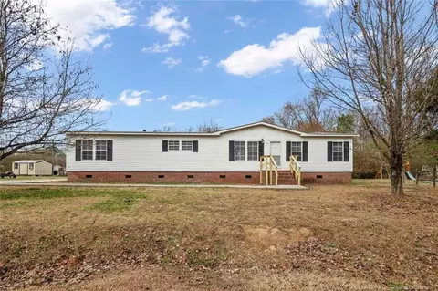 222 Cameo Ln, Parkton, NC 28371