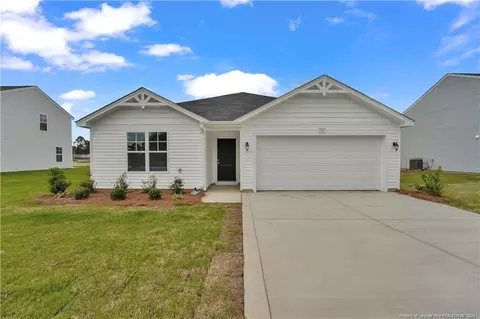 725 Caelin Farms Rd, Spring Lake, NC 28390