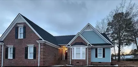 6209 Hedingham Dr, Hope Mills, NC 28348