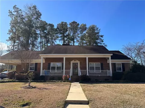 502 Sandlin Dr, Lumberton, NC 28358