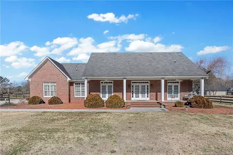 3856 Final Approach Dr, Eastover, NC 28312