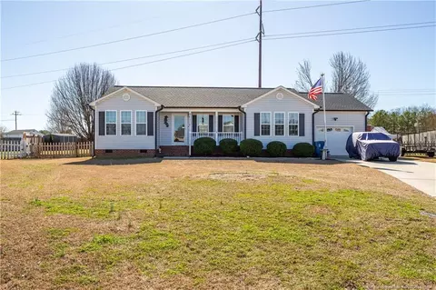 215 Bishop Ln, Dunn, NC 28334