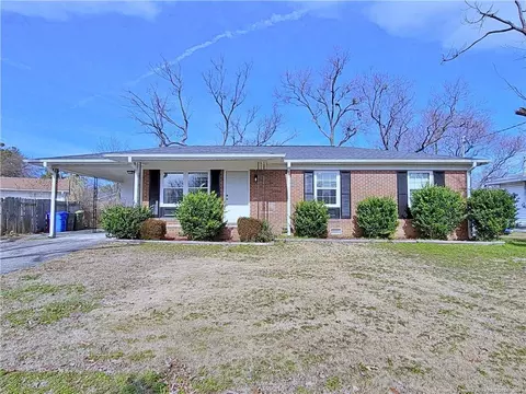 303 Longhorn Dr, Fayetteville, NC 28303