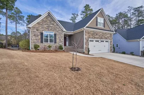 215 Sundew Cts, Southern Pines, NC 28387