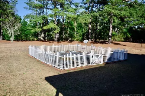 197 Hackney Ln, Raeford, NC 28376