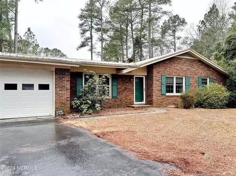 1100 N Glenwood Trl, Southern Pines, NC 28387
