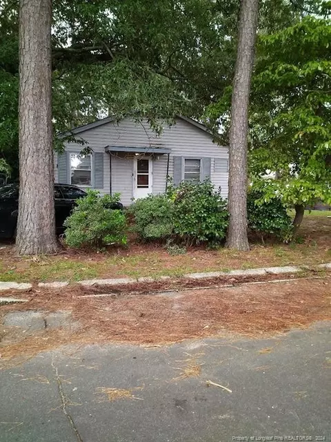 208 Carolina St, Maxton, NC 28364