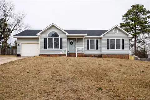 5715 La Costa Dr, Hope Mills, NC 28348