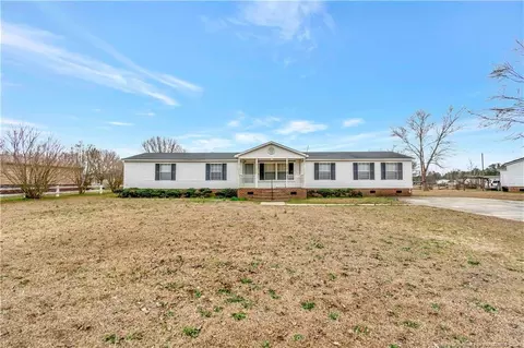 6746 N Chicken Rd, Lumberton, NC 28360