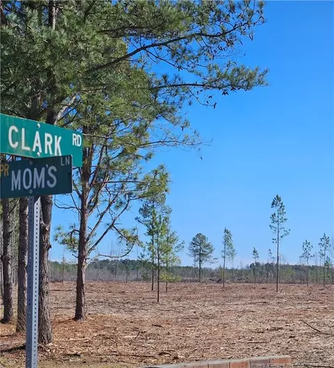 10 Clark Road, Maxton, NC 28364