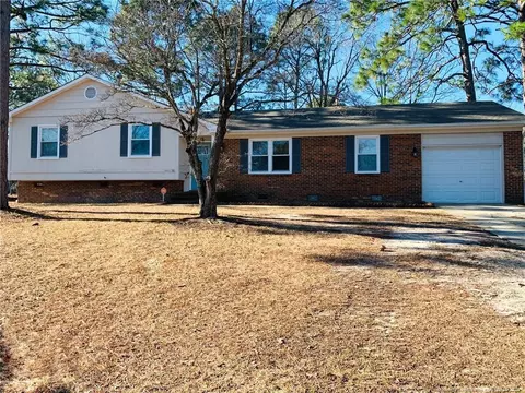 2091 Lakeridge Dr, Fayetteville, NC 28304