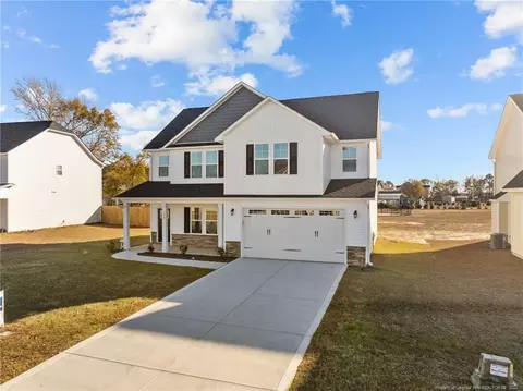 639 Amusement Dr, Hope Mills, NC 28348
