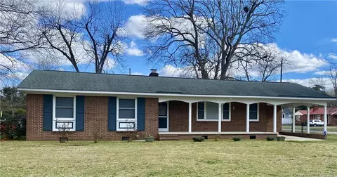405 S Elm St, Maxton, NC 28364