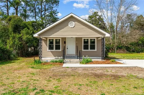 105 Robinson St, Clinton, NC 28328