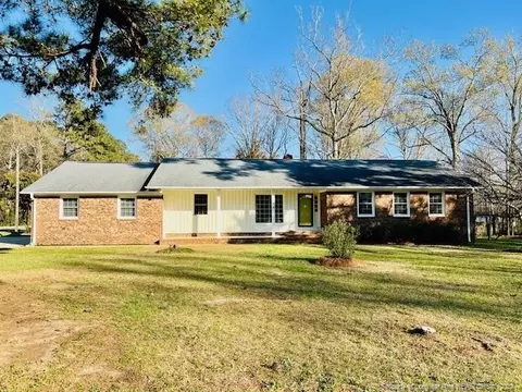 104 Lakeside Dr, Lumberton, NC 28360