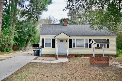 120 N Wright St, Raeford, NC 28376
