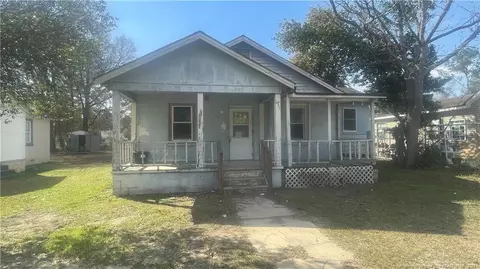 233 N 2nd St, Saint Pauls, NC 28384