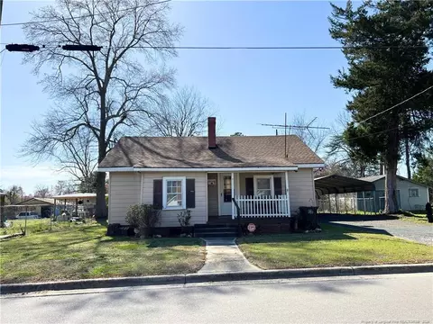 70 Middle St, Red Springs, NC 28377