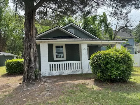 211 Pinecrest Dr, Fayetteville, NC 28305