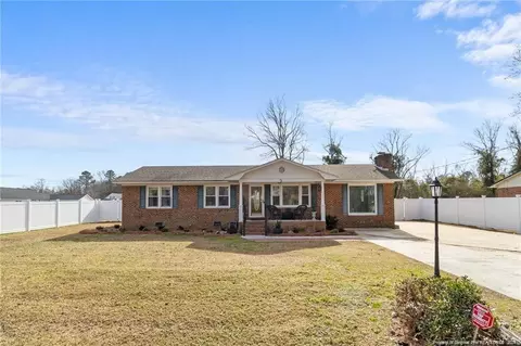 423 E Poplar St E, Bladenboro, NC 28320