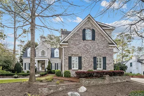 305 Sylvan Rd, Fayetteville, NC 28305