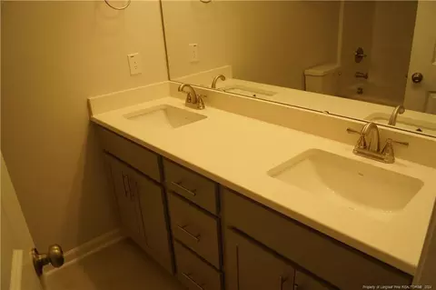 Bath - 72 Knotts Berry Rd, Bunnlevel, NC 28323 photo 4 of 5