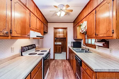 Kitchen - 752 Nc 210 Hwy E, Harrells, NC 28444 photo 1 of 4