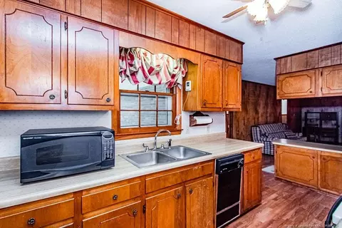 Kitchen - 752 Nc 210 Hwy E, Harrells, NC 28444 photo 3 of 4